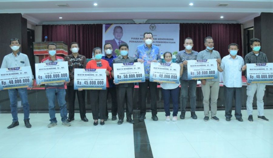 Sepanjang 2021, Martin Salurkan Bantuan Rp2,7 Miliar ke Warga Toba